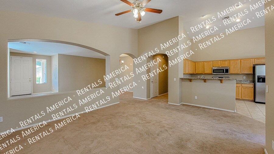 Building Photo - 12512 W Glenrosa Dr