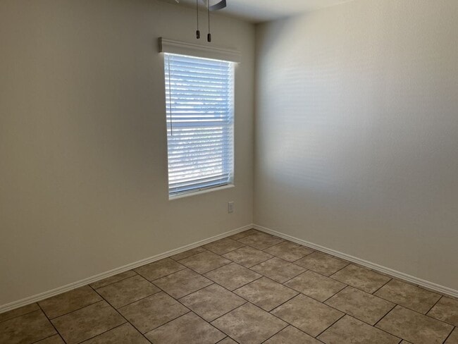 Building Photo - 5303 E Twain Ave