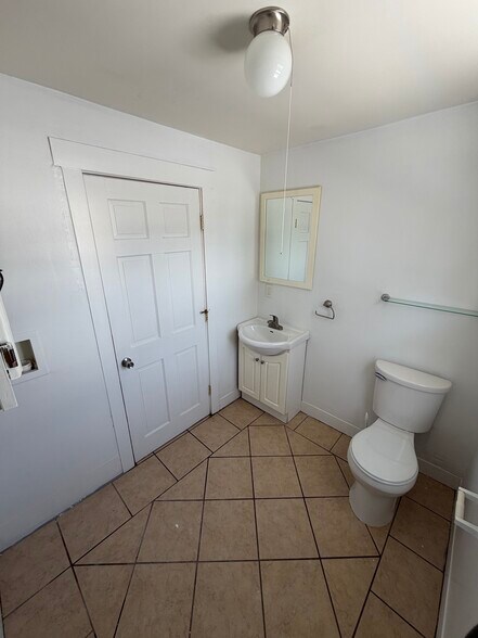 half bath - 71 Foster St