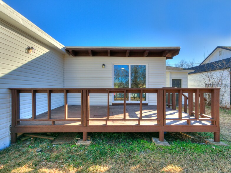 Building Photo - 1001 NW 98th St