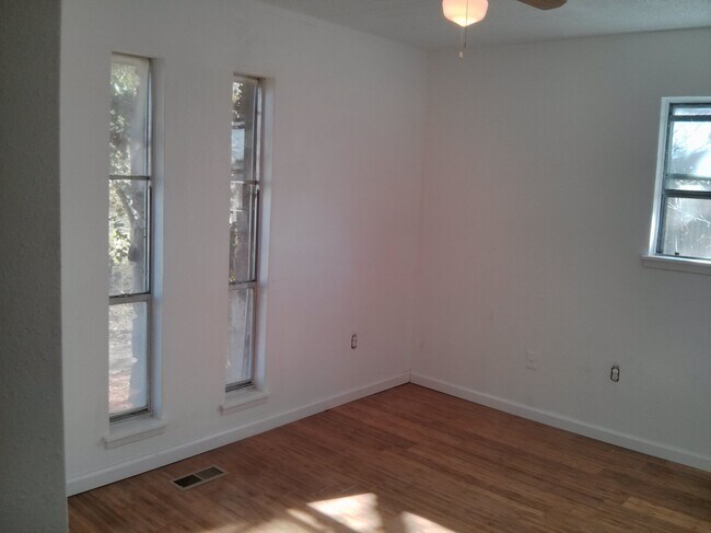 Building Photo - 5836 Alta Vista Dr
