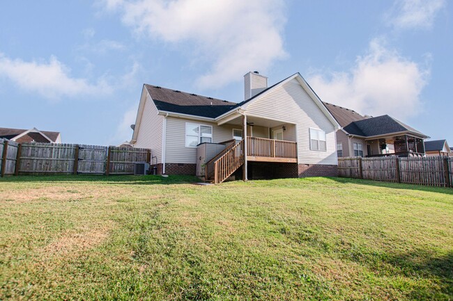 Building Photo - Pet Friendly Three Bedroom!