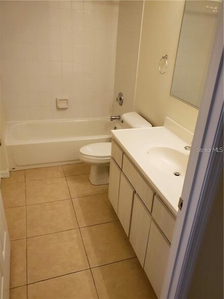 Building Photo - 1108 Apple Terrace