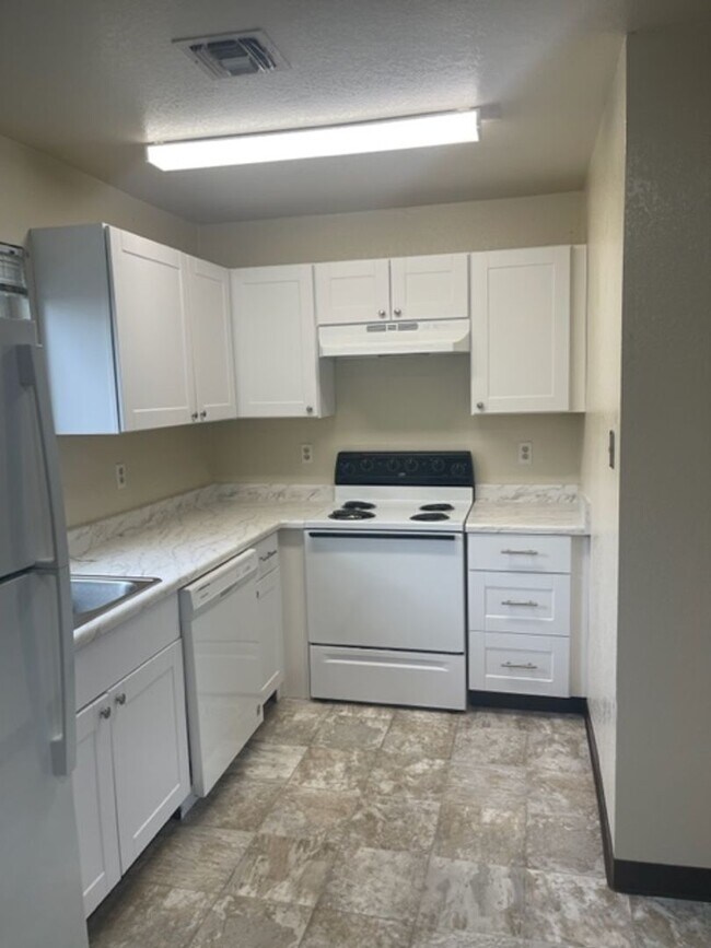 Building Photo - 835 Shiloh Ct