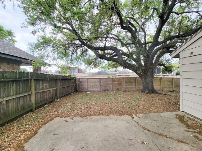 Building Photo - 2710 Quail Creek Dr