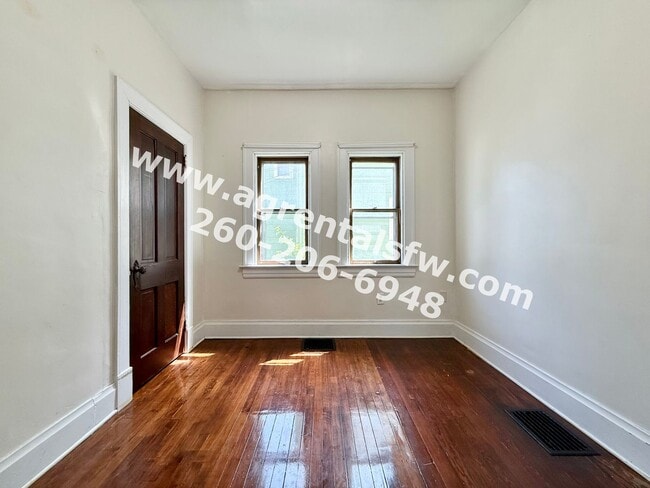 Building Photo - 811 Columbia Ave