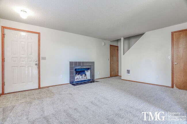Building Photo - 618-620 SE 131st Ct.