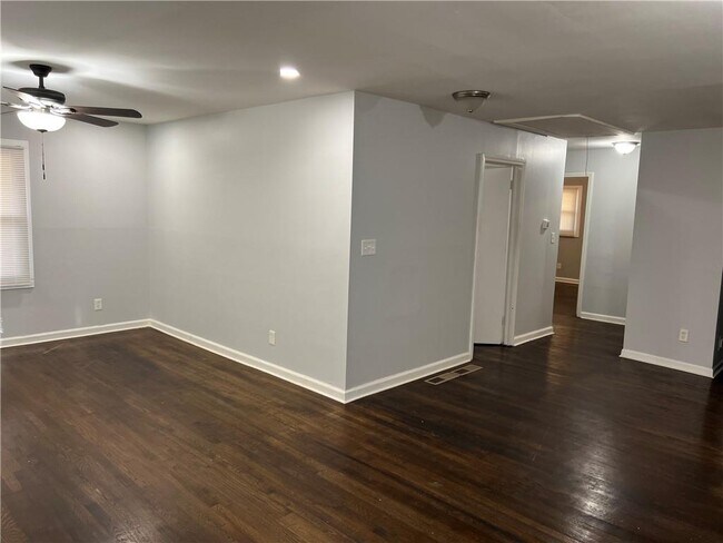 Building Photo - 2450 Crestview Ave