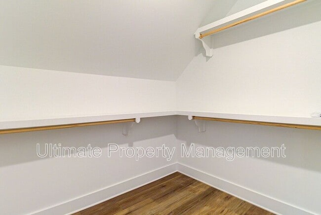 Building Photo - 213 Myrtle Ave