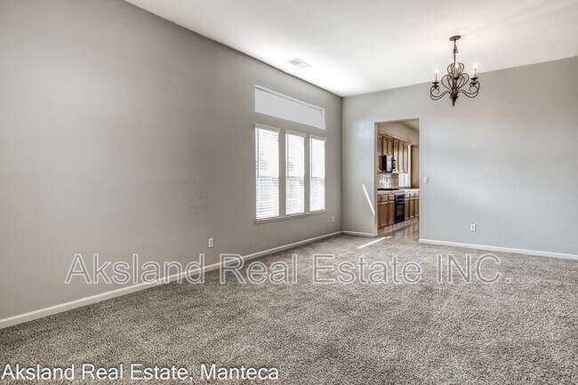 Building Photo - 2261 Silverlace Pl