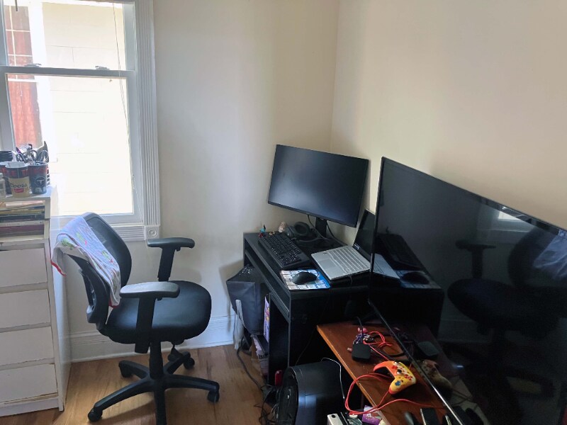 Building Photo - 1905 Oak St