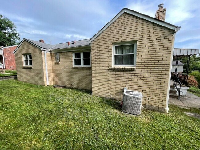 Building Photo - 157 Merritt Ave