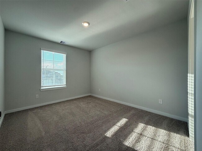 Building Photo - 3914 Flora Fld Dr