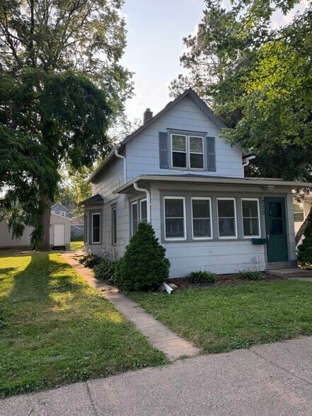 Building Photo - 230 9th Ave N