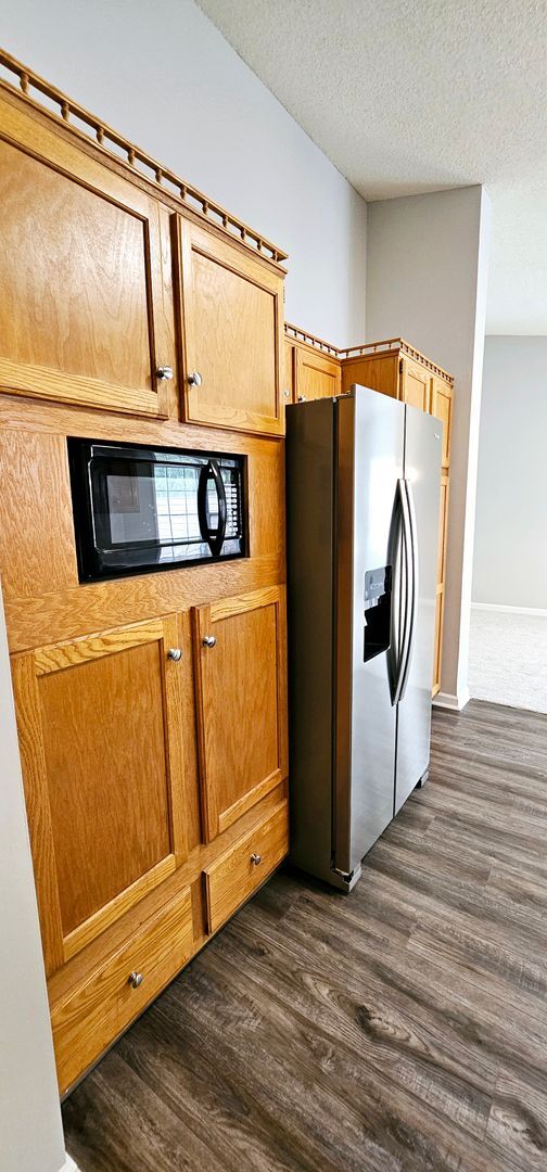 Building Photo - Spacious 2-Bed, 2-Bath Home with Modern Co...