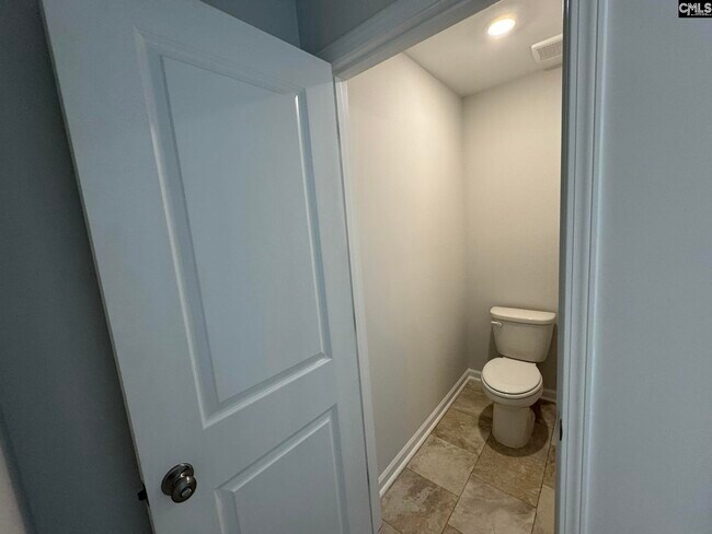 Building Photo - 3081 Hallsdale Dr