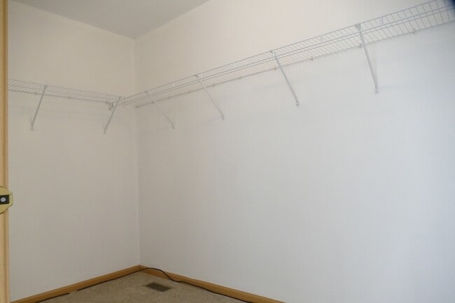 Building Photo - 237 S Oak Creek Ln