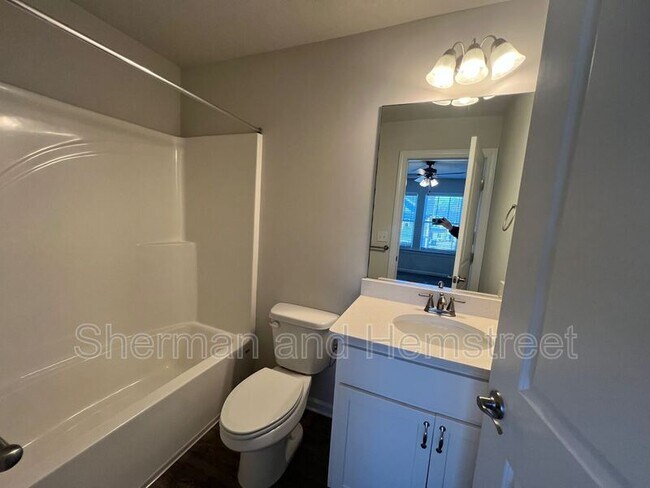 Building Photo - 2053 Lotus Dr