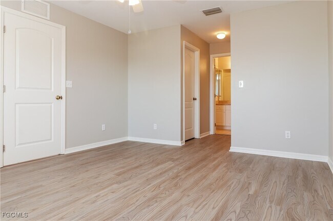 Building Photo - 308 NW 18th Ave