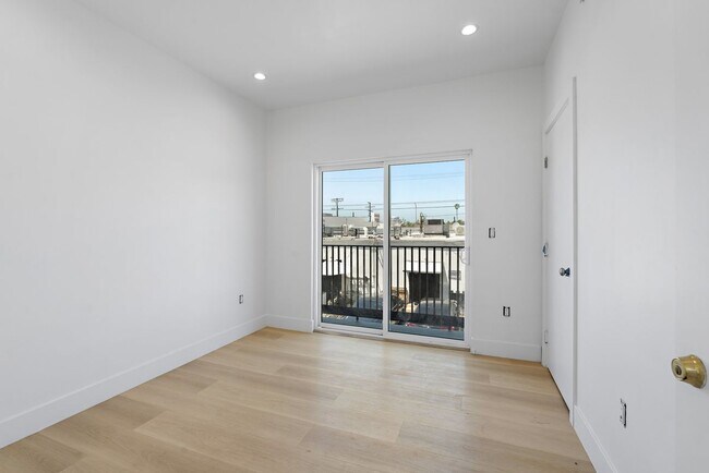 Building Photo - 10961 Calvert St