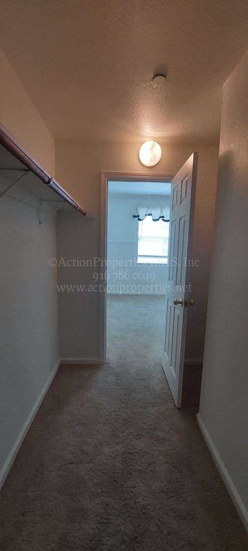 Building Photo - Sierra View Townhouse Lincoln  2 Bed 2 Ba ...