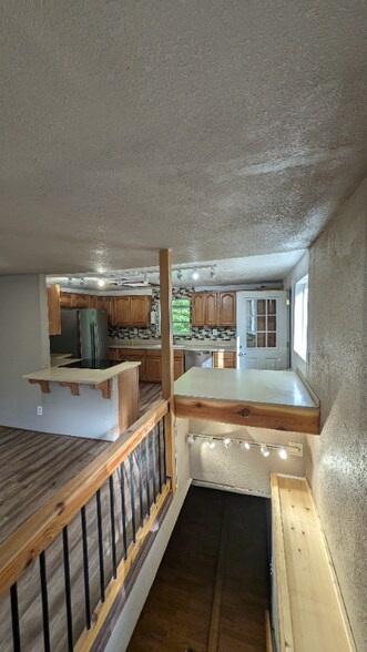 Building Photo - 3274 Highland Ave