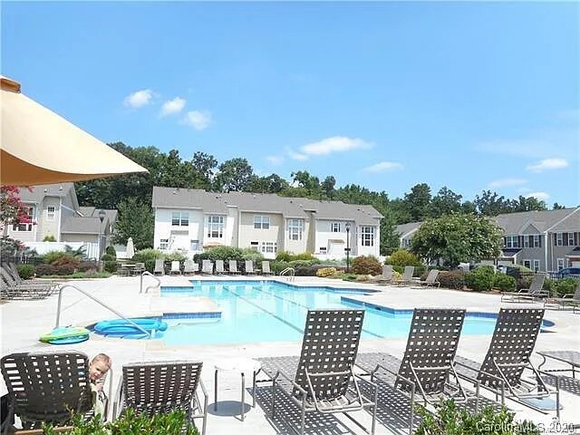 Building Photo - 2501 Silverthorn Dr