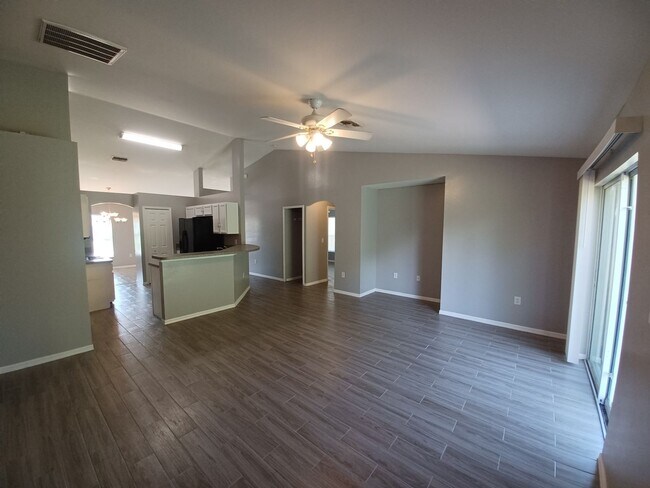 Building Photo - 2720 Soaring Hawk Dr