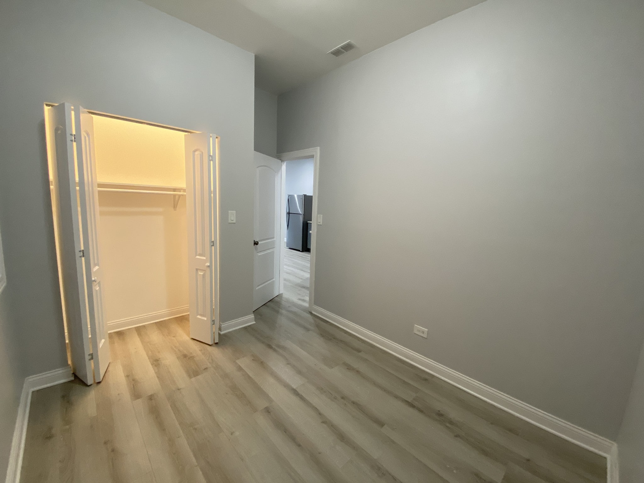 Room 2 - 2932 S Normal Ave