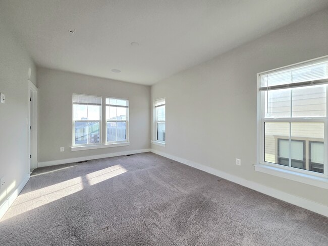 Building Photo - 820 Fern Pl NW