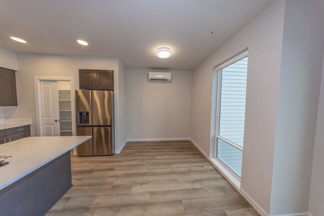 Building Photo - Brand New! - 2 Bedr in Gated Community - Free xfinity Internet