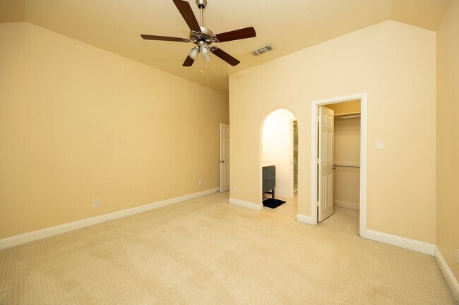 Building Photo - Spacious and beautifully designed with 5 bedrooms, 4 bath in a desirable location.