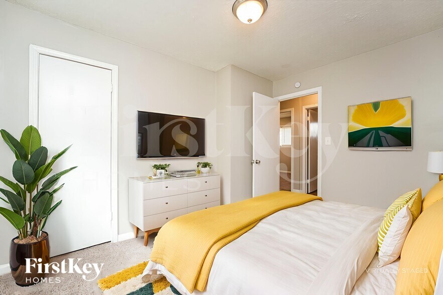 Building Photo - 123 Scarsdale Dr