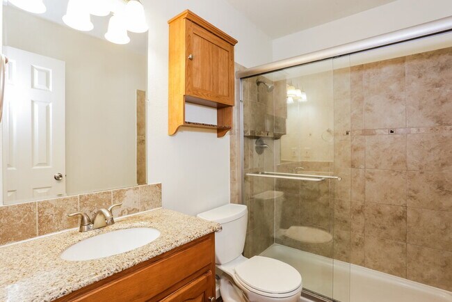 Building Photo - 5907 Willow Crest Dr