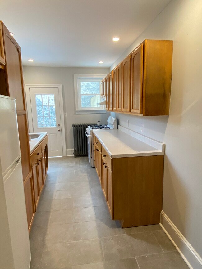 Building Photo - 74 E Church Ln