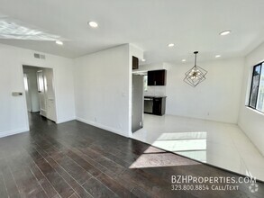 Building Photo - Newly Renovated Modern 2 Bedroom 2 Bathroo...