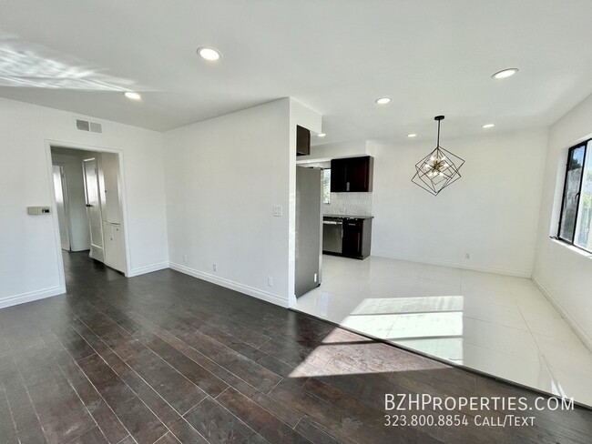 Primary Photo - 7711 Romaine St
