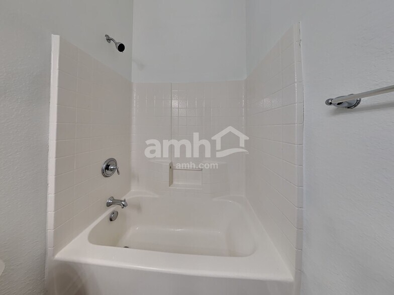 Building Photo - 1506 Melanie Trl