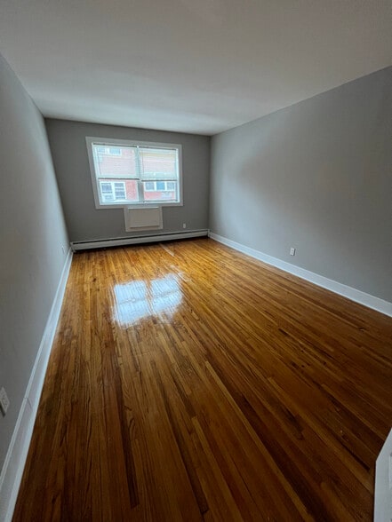 Building Photo - 385 Park Ave