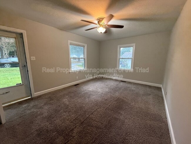 Building Photo - 903 Willard St