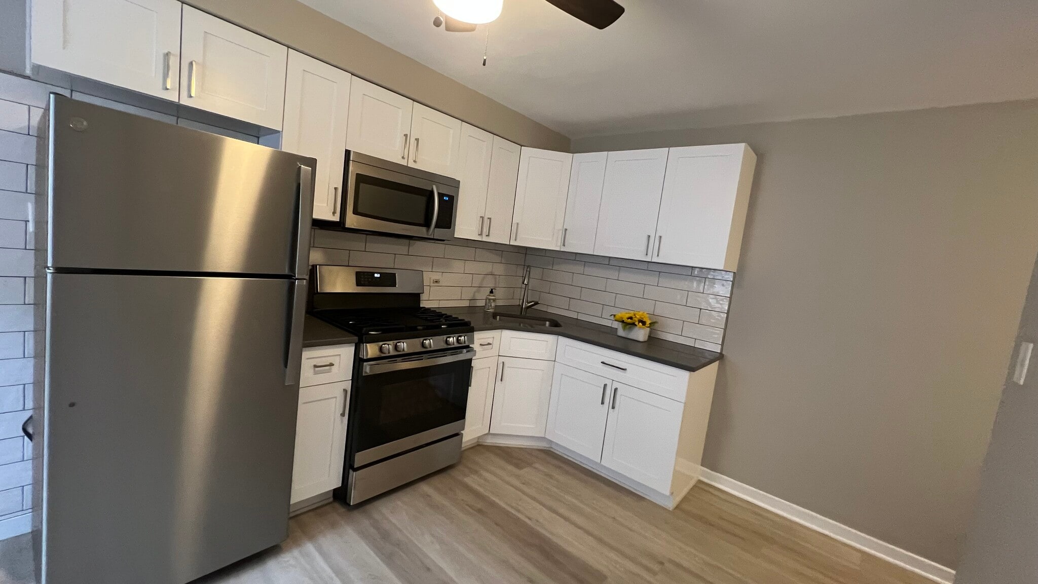 kitchen - 4835 Hull St