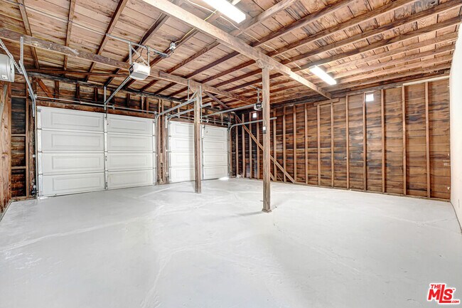 Building Photo - 11970 Darlington Ave