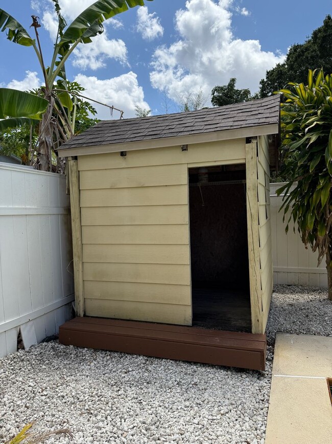 Building Photo - East Orlando Pool Home