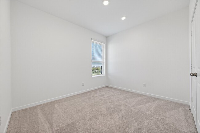 Building Photo - 27435 Sunterra Village Dr