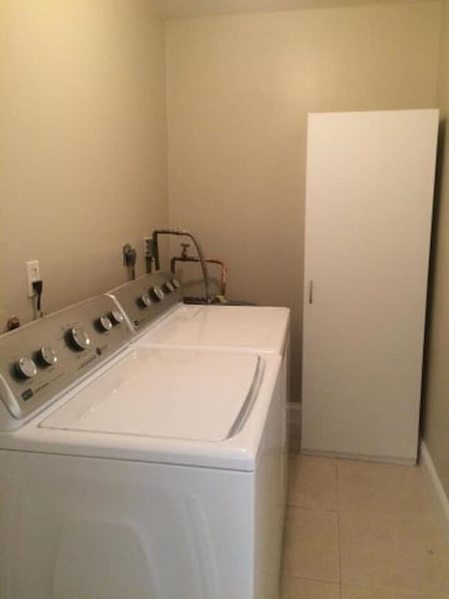 Building Photo - 5337 Jog Ln