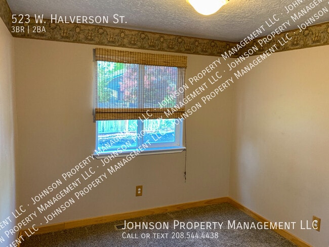 Building Photo - 523 W Halverson St