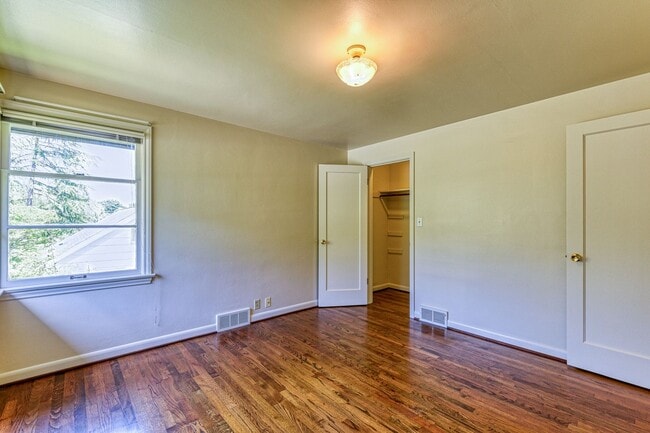 Building Photo - Laurelhurst Home