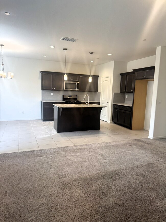 Building Photo - 4324 N Sandrini Ave