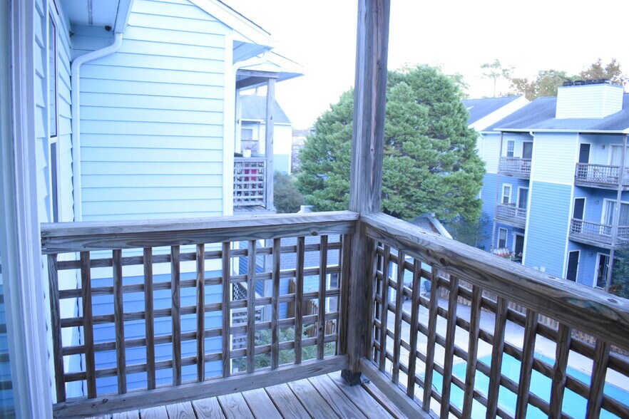 Building Photo - 4210 Wilshire Blvd