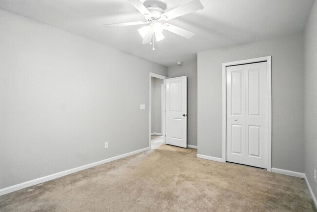 Building Photo - Fully Updated and Move-In Ready with Excep...
